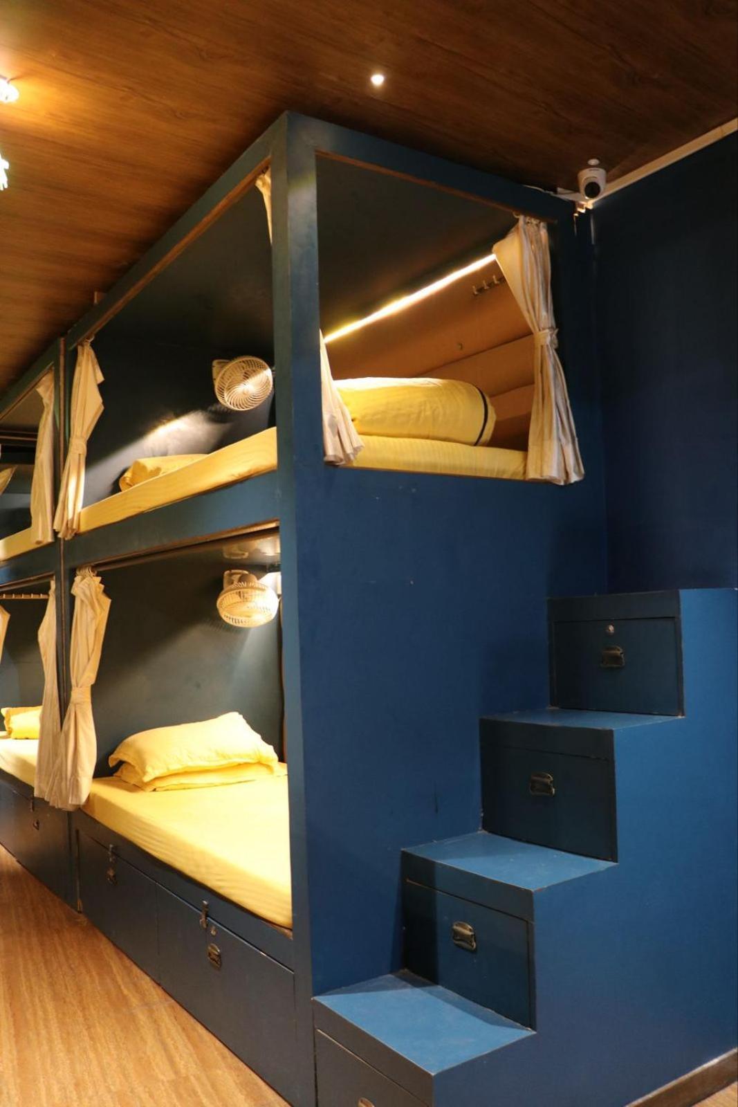 Sinhassan Dormitory Hostel Juhu Bombay Exterior foto
