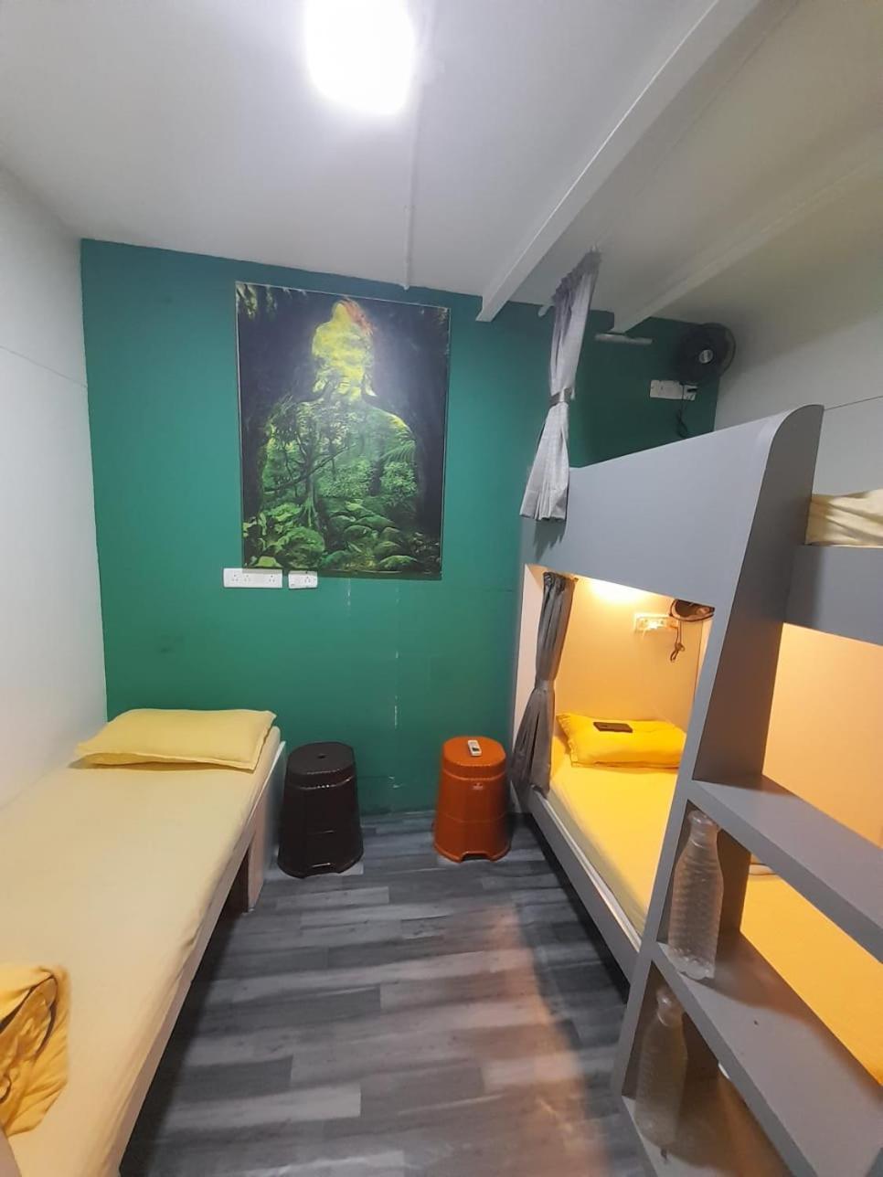 Sinhassan Dormitory Hostel Juhu Bombay Exterior foto